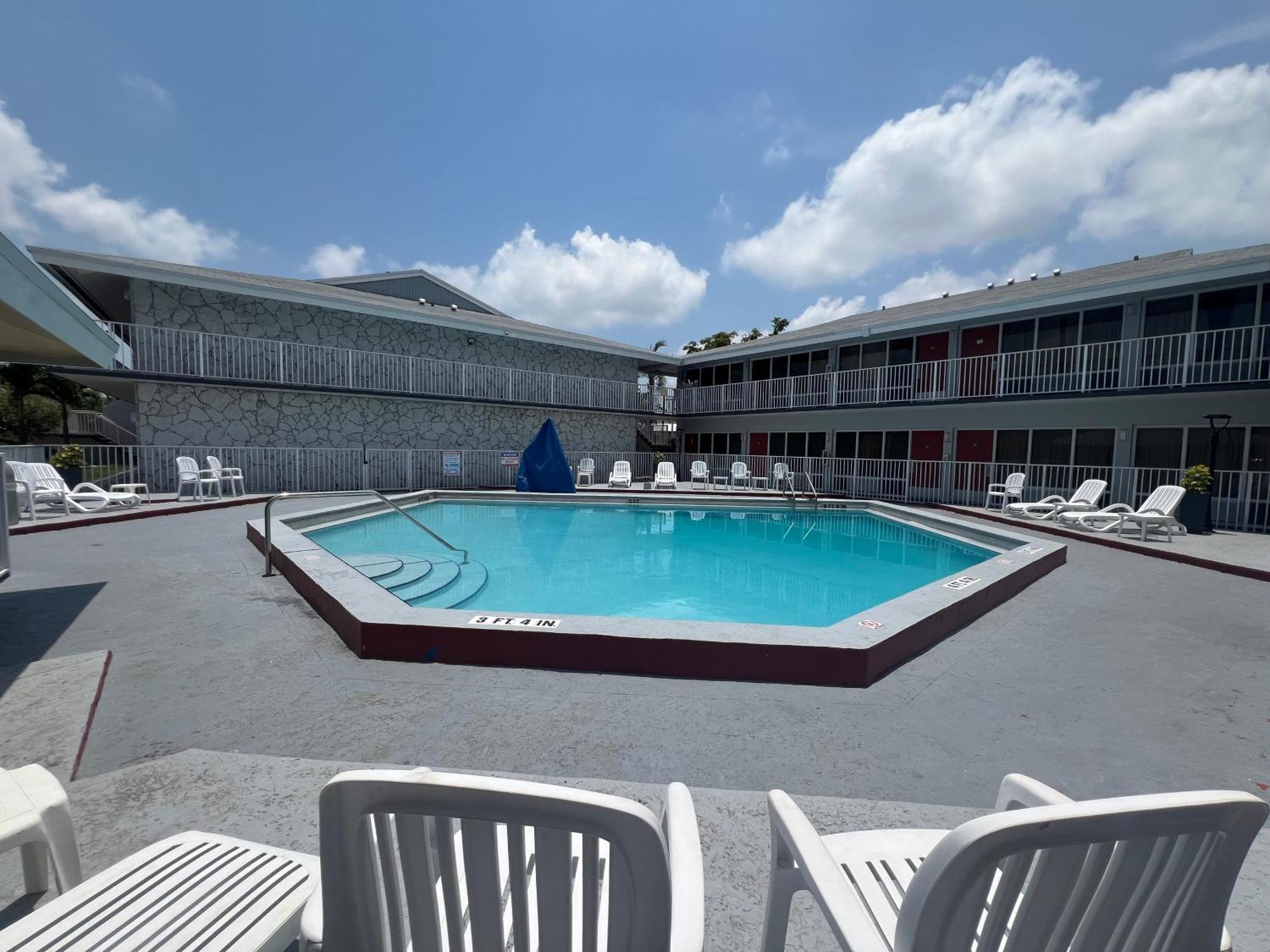 Garden Inn Homestead/Everglades/Gateway To Keys Exterior photo